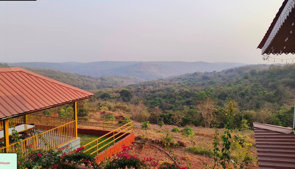 Lush green surroundings at Smihill Farms